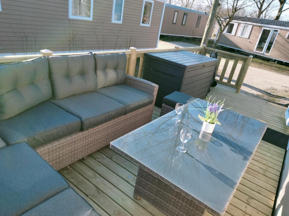 Bj Chalets - De Rug 1 - Vakantiepark Lauwersoog - Luxe Chalet Met Vaatwasser! Vroege Incheck! Exterior foto